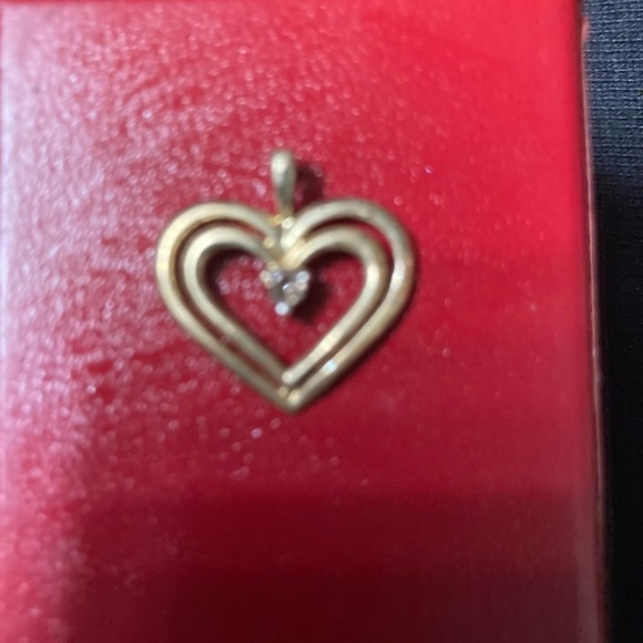 Valentines 💌 - 10k gold heart Charm with diamond - Picture 1 of 7